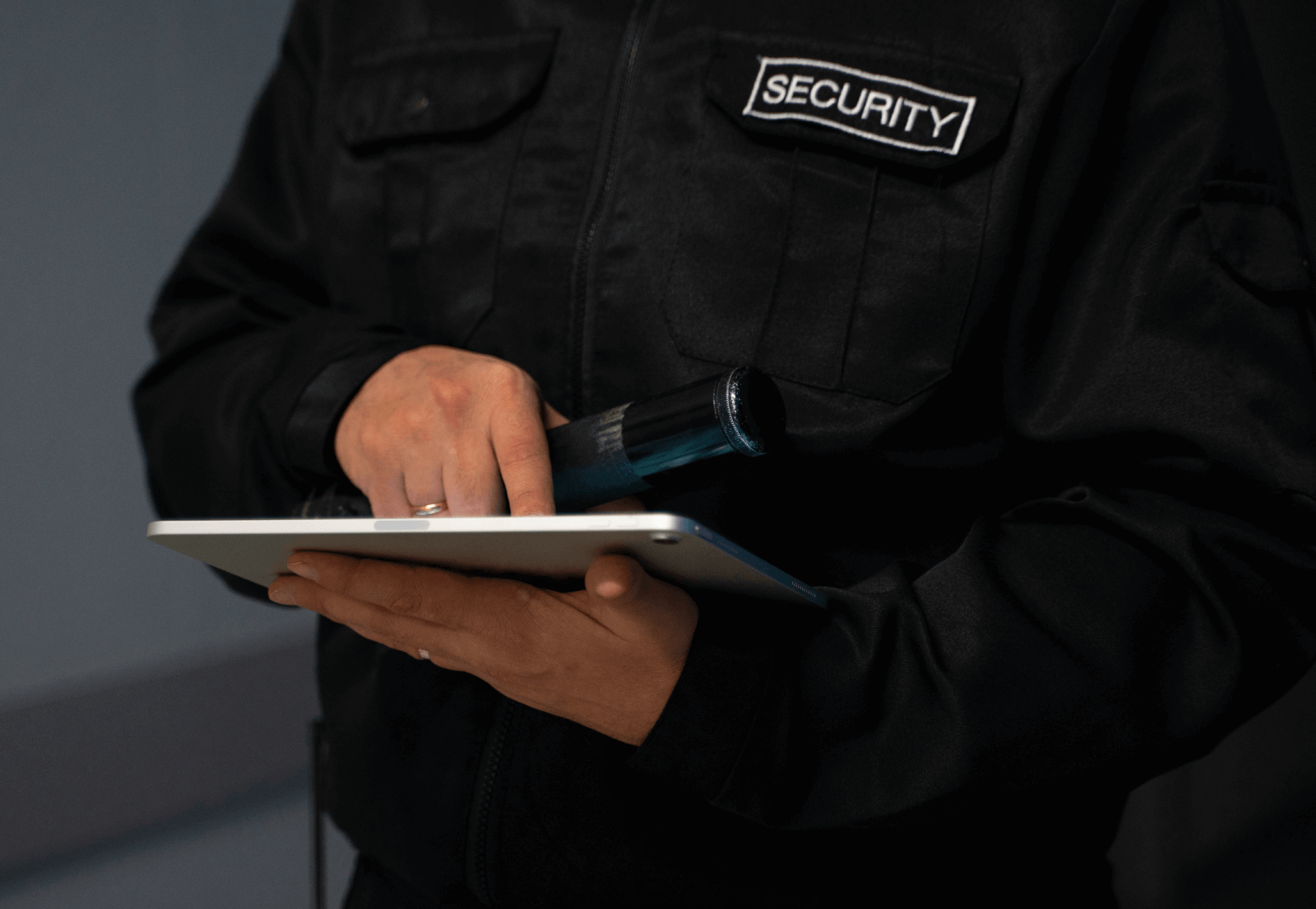 What are the requirements for a security job in Dubai?
